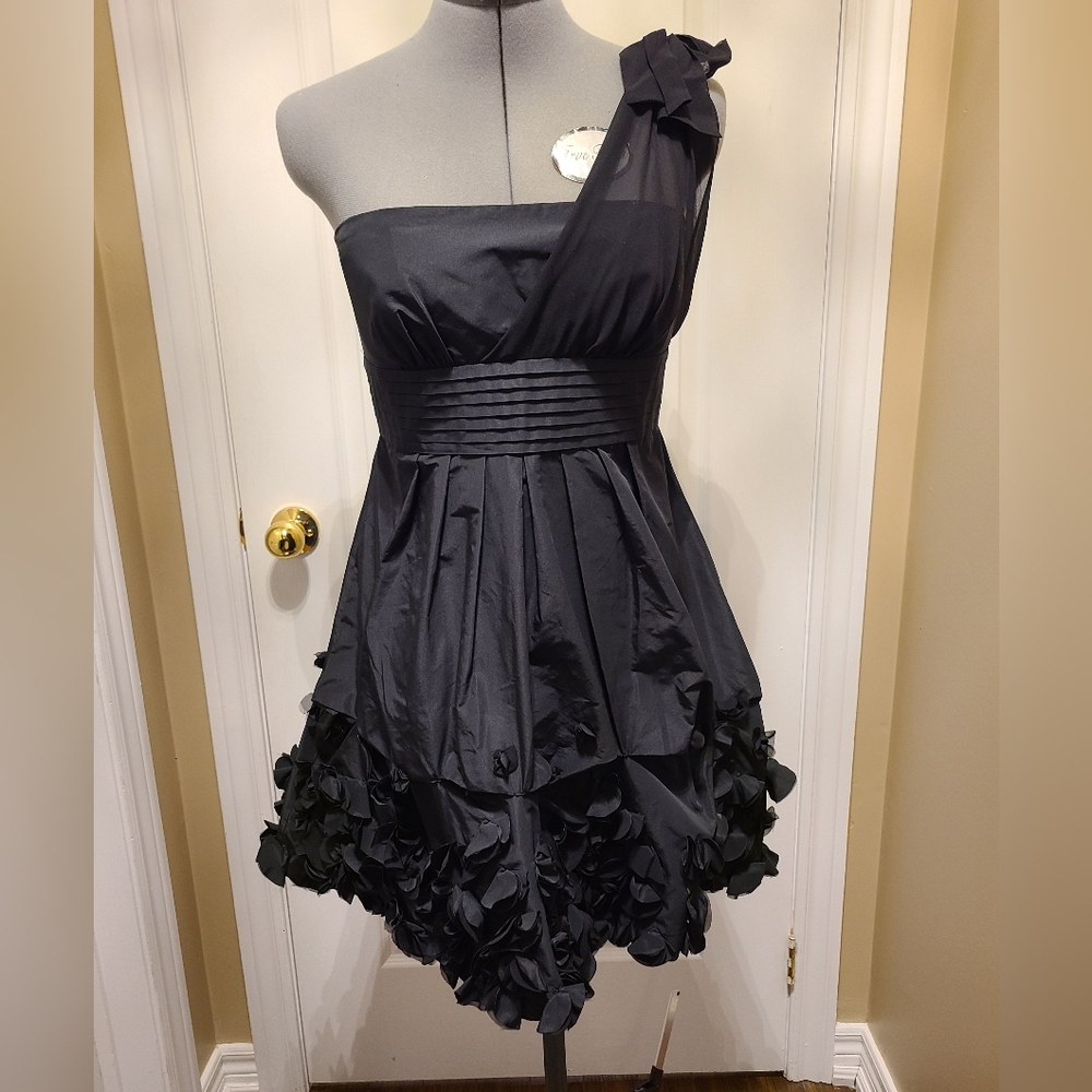 BCBGMAXAZRIA Elegant Black One-Shoulder Dress Size 6 Liv Mini